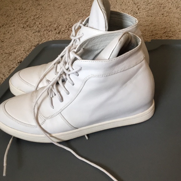 shoes - Picture 2 of 3